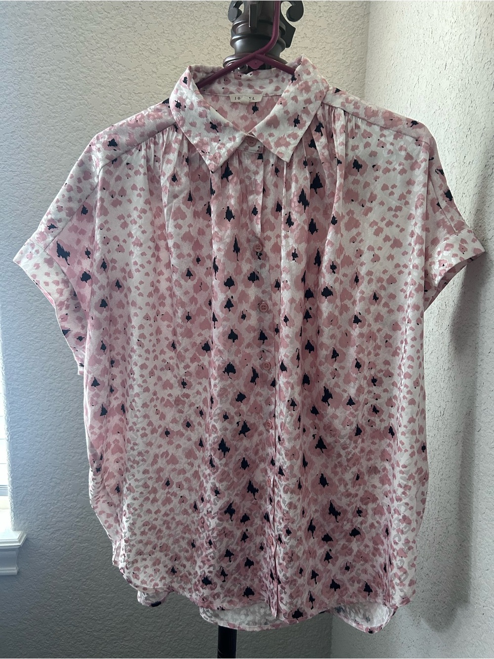 JODIFL Pink and Navy Printed Short-Sleeve Button-Up Blouse